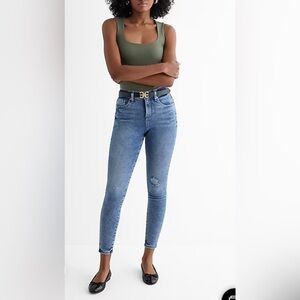Express Ladies Mid Rise Medium Wash Ripped Skinny Jeans NWT